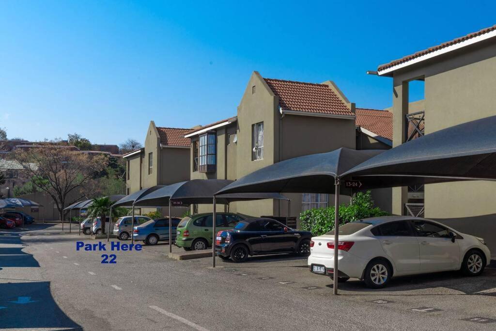 Modern Apartment In Culturally Vibrant Melville 22 โจฮันเนสเบิร์ก ภายนอก รูปภาพ